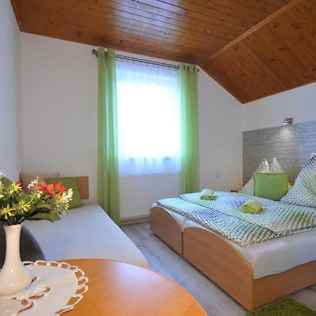 Penzión pod Troma Korunami Červený Kláštor Exterior foto