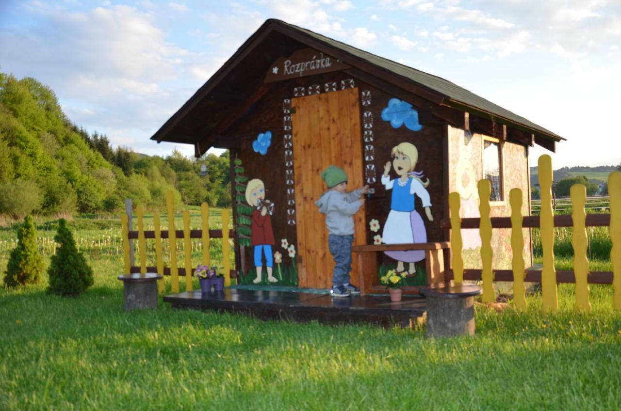 Penzión pod Troma Korunami Červený Kláštor Exterior foto